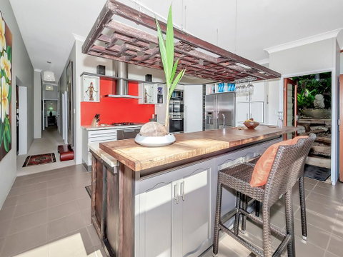 Unique, Tropical Rainforest Getaway - Accommodation Broadbeach 3
