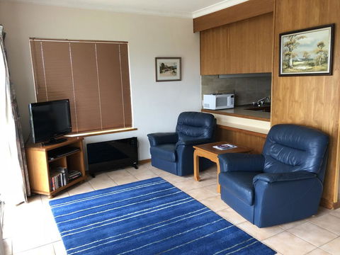 Unit 2, Ballingalla Apartments - Accommodation Broadbeach 2