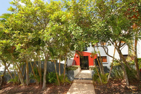 Unit 4, Beaumont Sur Mer, 13 - 15 Pacific Terrace Coolum Beach, 400 BOND, LINEN SUPPLIED - Accommodation Broadbeach 3