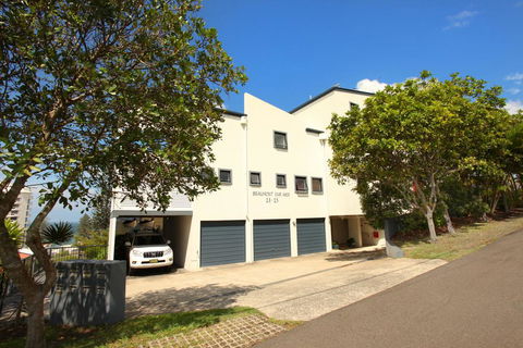 Unit 4, Beaumont Sur Mer, 13 - 15 Pacific Terrace Coolum Beach, 400 BOND, LINEN SUPPLIED - Accommodation Broadbeach 1