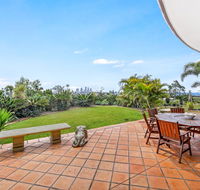 Unrivaled Ocean and City views from Resort Style 3bed with Garden - Accommodation Broadbeach