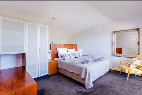 Urban Paradise Minutes From The Markets - Accommodation Broadbeach 0