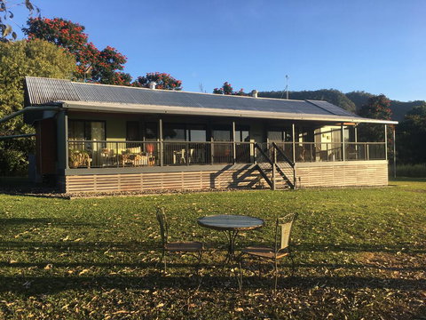 Valley Views Lodge Port Douglas - Accommodation Broadbeach 1