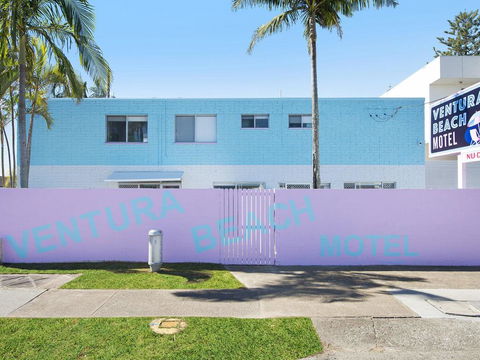 Ventura Beach Motel 2 Bed Poolside - Unit 3 - Accommodation Broadbeach 1