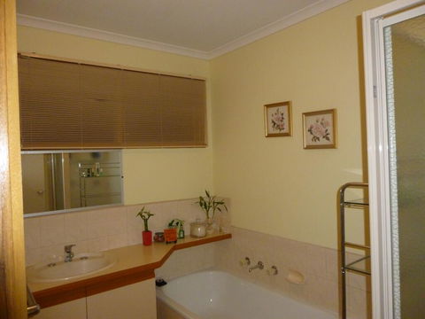 Vella Room - Accommodation Broadbeach 2