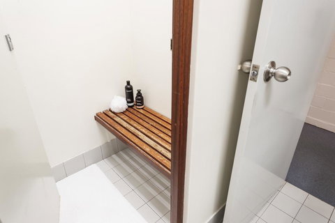 Vickery House 8 Bedroom Flat - Accommodation Broadbeach 3