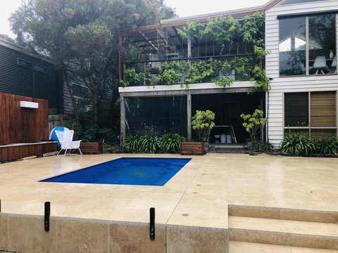 Victorian Beach House - Accommodation Broadbeach 3