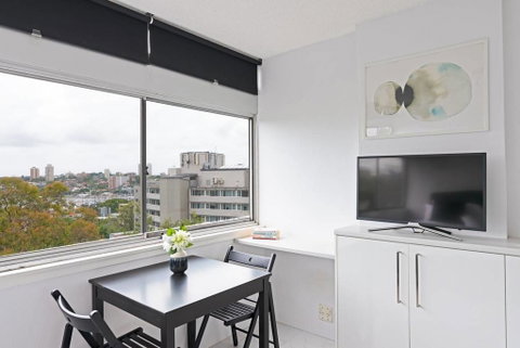 Views To Die For// Studio Rushcutters Bay // Free Parking - Accommodation Broadbeach 3