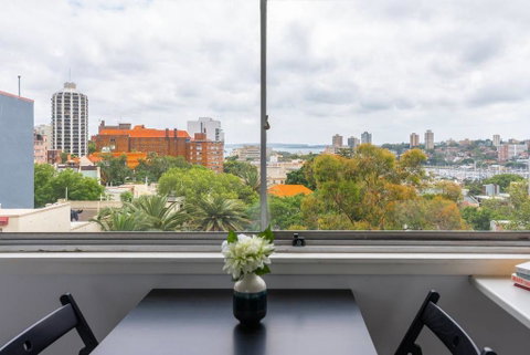 Views To Die For// Studio Rushcutters Bay // Free Parking - Accommodation Broadbeach 2