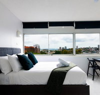 Views To Die For// Studio Rushcutters Bay // Free Parking - Accommodation Broadbeach
