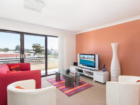 Villa Capri 3, Just A Hop, Skip And Jump To Bowling Club - Accommodation Broadbeach 0