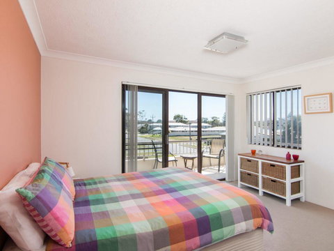 Villa Capri 3, Just A Hop, Skip And Jump To Bowling Club - Accommodation Broadbeach 2