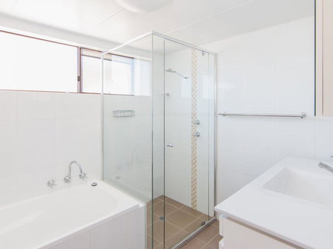 Villa Capri 3, Just A Hop, Skip And Jump To Bowling Club - Accommodation Broadbeach 1