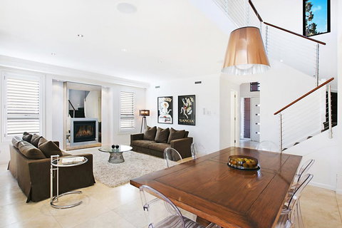 Villa Saachi - Accommodation Broadbeach 1