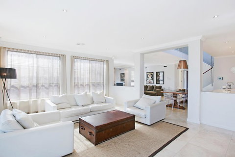 Villa Saachi - Accommodation Broadbeach 2