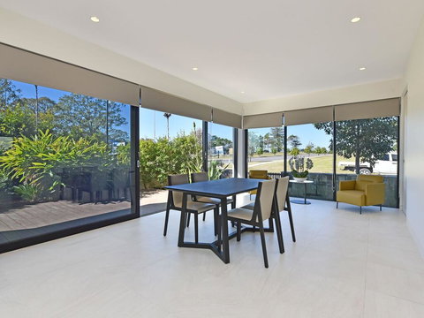 Villa Sorrento Waterside At Trinity Point - Accommodation Broadbeach 1