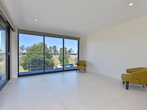 Villa Sorrento Waterside At Trinity Point - Accommodation Broadbeach 3
