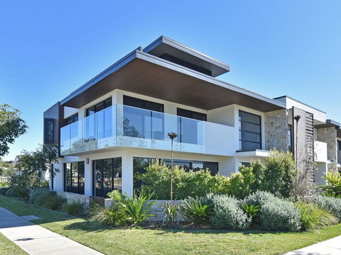 Villa Sorrento Waterside At Trinity Point - Accommodation Broadbeach 0