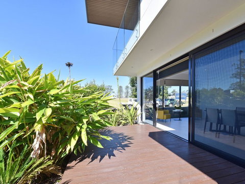 Villa Sorrento Waterside At Trinity Point - Accommodation Broadbeach 2