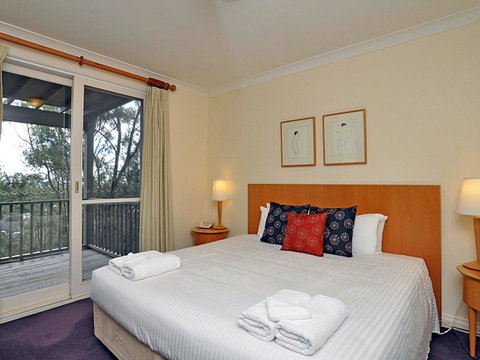 Villa Spa Executive 1br Pinot Resort Condo Located Within Cypress Lakes Resort (nothing Is More Central) - Accommodation Broadbeach 2