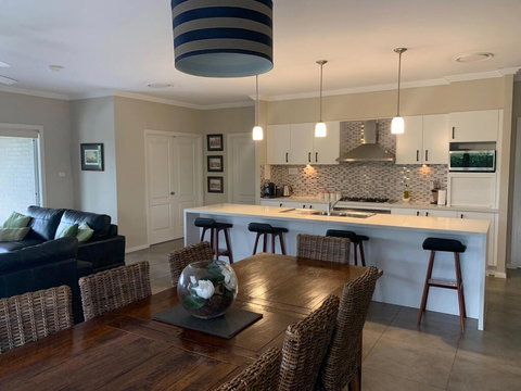 Vintage On The 8th - Accommodation Broadbeach 3