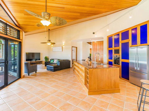 Vista Del Mare - 81 Witonga Drive Yamba Family Home On Water. - Accommodation Broadbeach 3