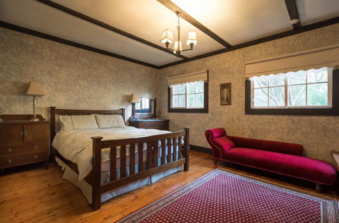 Walhalla Coach House - Accommodation Broadbeach 1