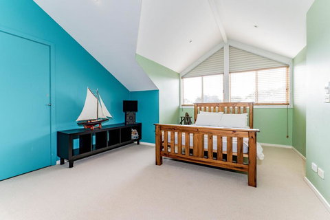 WALKIN' ON SUNSHINE - Accommodation Broadbeach 2