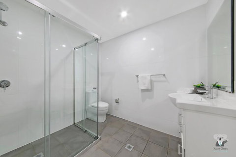 WARRICK FRAM 3 BEDS APT FREE PARKING WALK TO WESTFIELD CLOSE TO HOSPITAL NWF003 - Accommodation Broadbeach 3