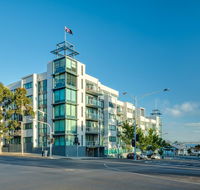 Waterfront Yarra St by Gold Star Stays - Accommodation Broadbeach