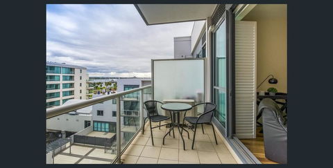 Waterfront (Yarra St) By Gold Star Stays - Accommodation Broadbeach 2