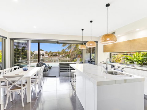 WATERFRONT HOME BORDERING MOOLOOLABA - Accommodation Broadbeach 3