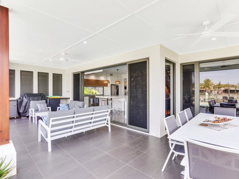 WATERFRONT HOME BORDERING MOOLOOLABA - Accommodation Broadbeach 2