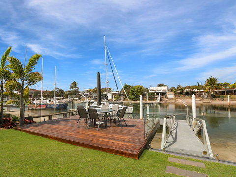 WATERFRONT HOME BORDERING MOOLOOLABA - Accommodation Broadbeach 1