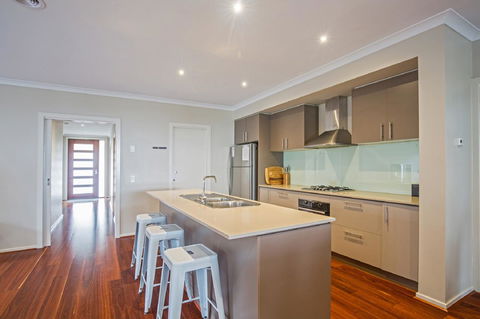 Nautical Rise Torquay - Accommodation Broadbeach 6