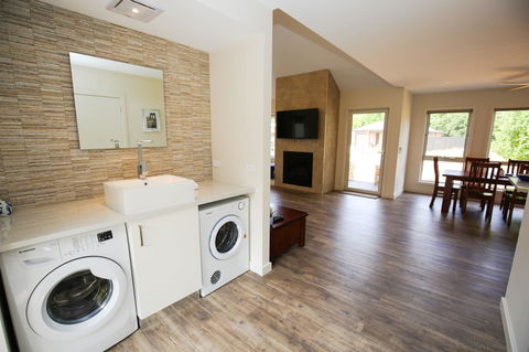 Amber Mist Villa Two - Accommodation Broadbeach 12