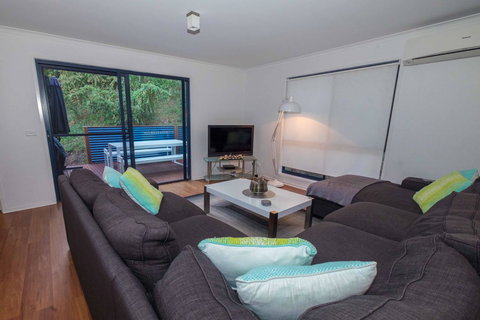 Demure Charm - Accommodation Broadbeach 9