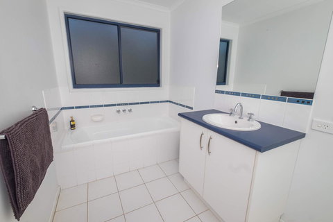Demure Charm - Accommodation Broadbeach 14