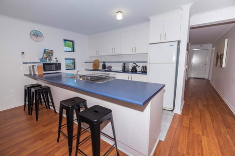 Demure Charm - Accommodation Broadbeach 7