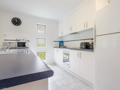 Demure Charm - Accommodation Broadbeach 8