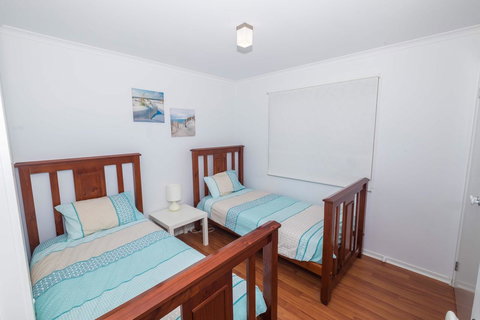 Demure Charm - Accommodation Broadbeach 11
