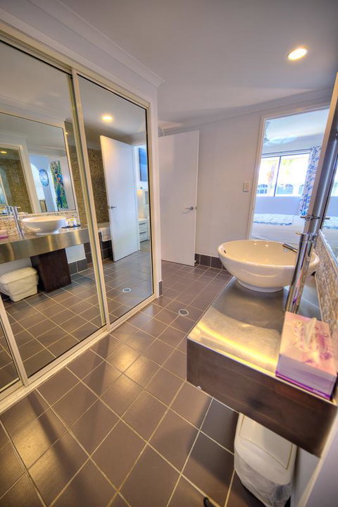 Mango Lagoon Sunbird Retreat - Accommodation Broadbeach 16