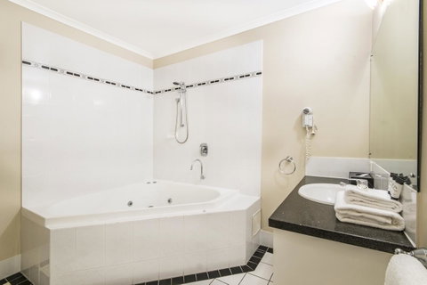 Regal Port Douglas - Accommodation Broadbeach 9