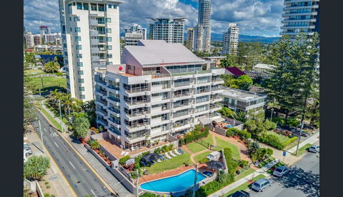 Surfers Chalet - Accommodation Broadbeach 30