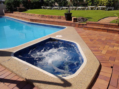 Surfers Chalet - Accommodation Broadbeach 26