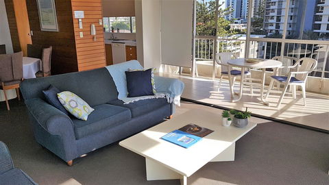 Surfers Chalet - Accommodation Broadbeach 19