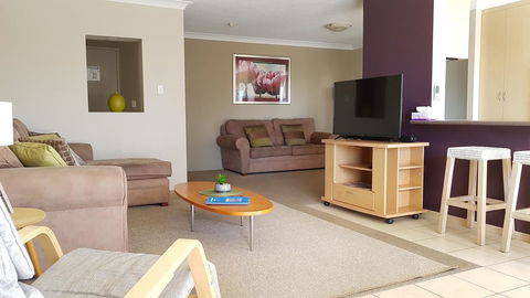 Surfers Chalet - Accommodation Broadbeach 18