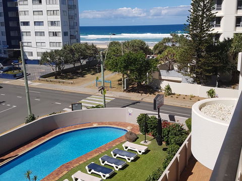 Surfers Chalet - Accommodation Broadbeach 14