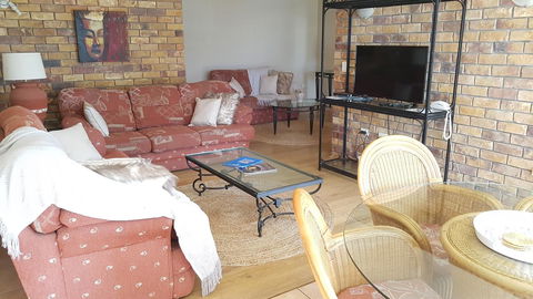 Surfers Chalet - Accommodation Broadbeach 24