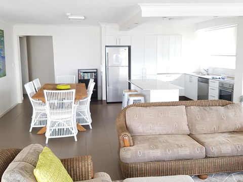Surfers Chalet - Accommodation Broadbeach 33
